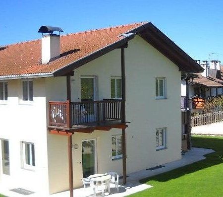 Appartments Am Wiesenrand Nova Ponente Eksteriør billede